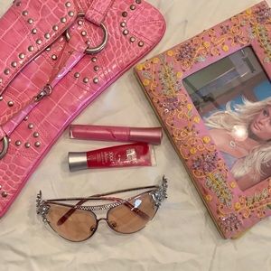 💋Paris Hilton Prize Pack from "Pledge This!" with Valentino Sunglasses!💋